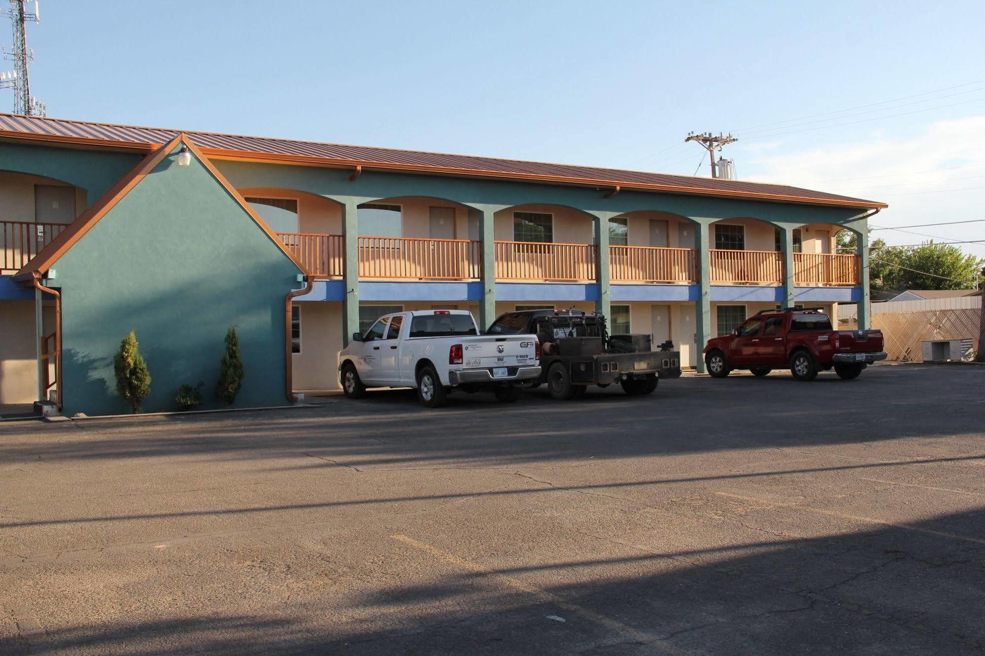 LA HACIENDA MOTEL 2⋆ ::: ARTESIA, NM ::: COMPARE HOTEL RATES