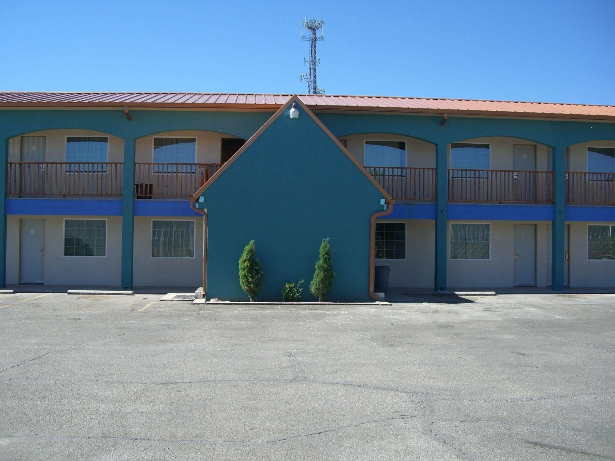 LA HACIENDA MOTEL 2⋆ ::: ARTESIA, NM ::: COMPARE HOTEL RATES